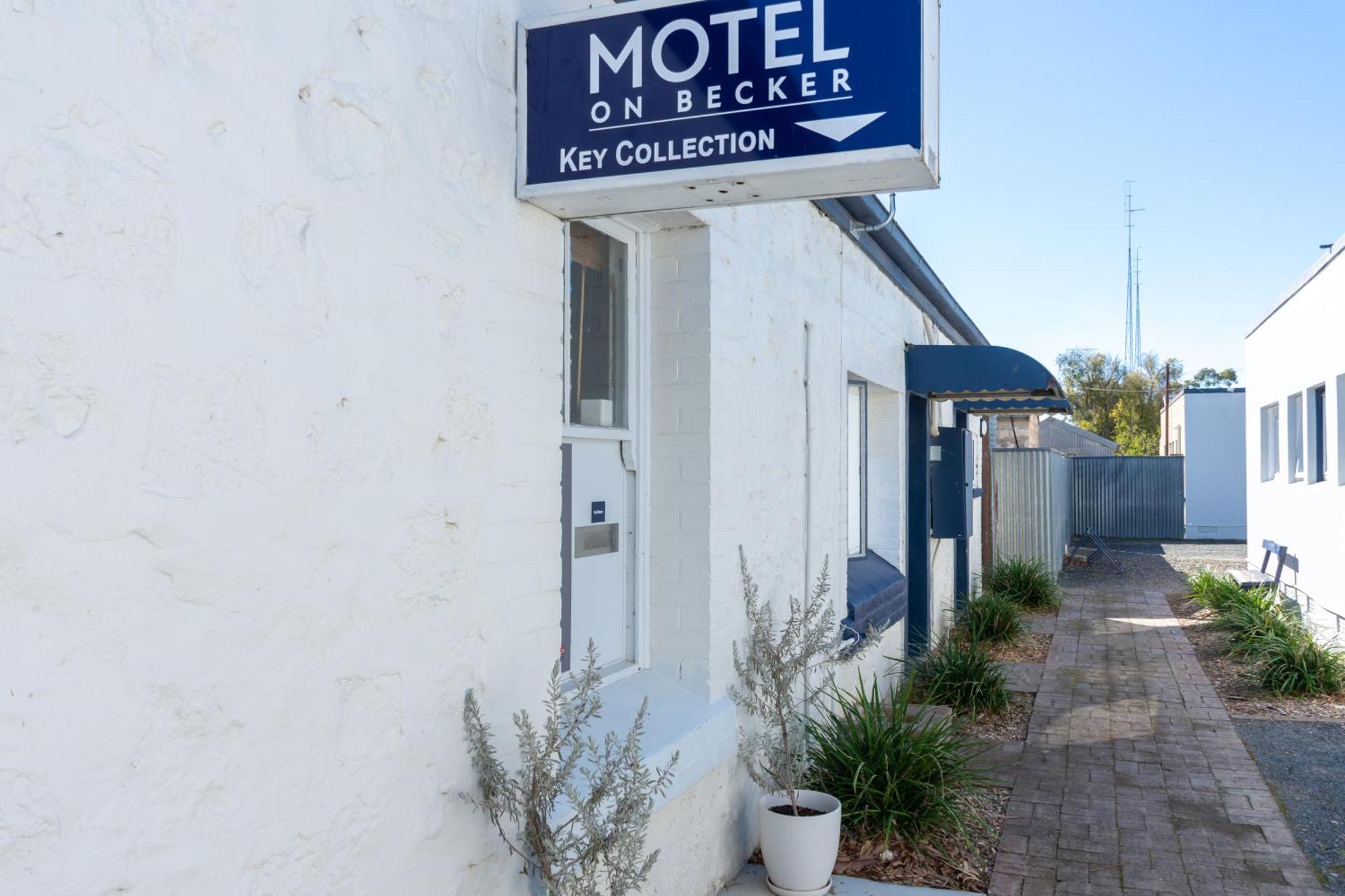 Motel On Becker Tintinara Buitenkant foto